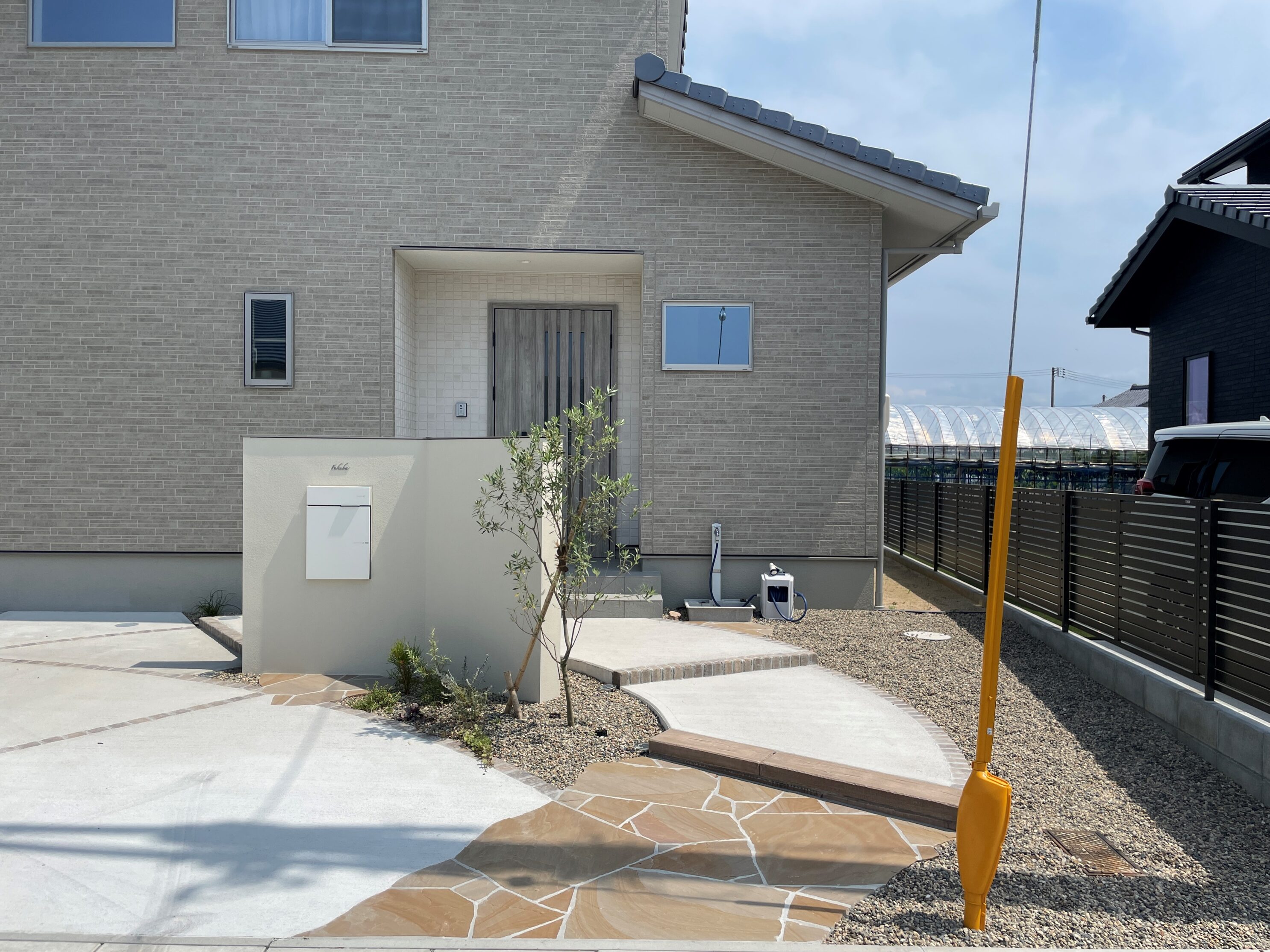 出雲市 外構施工 門まわりと駐車スペースの外構事例