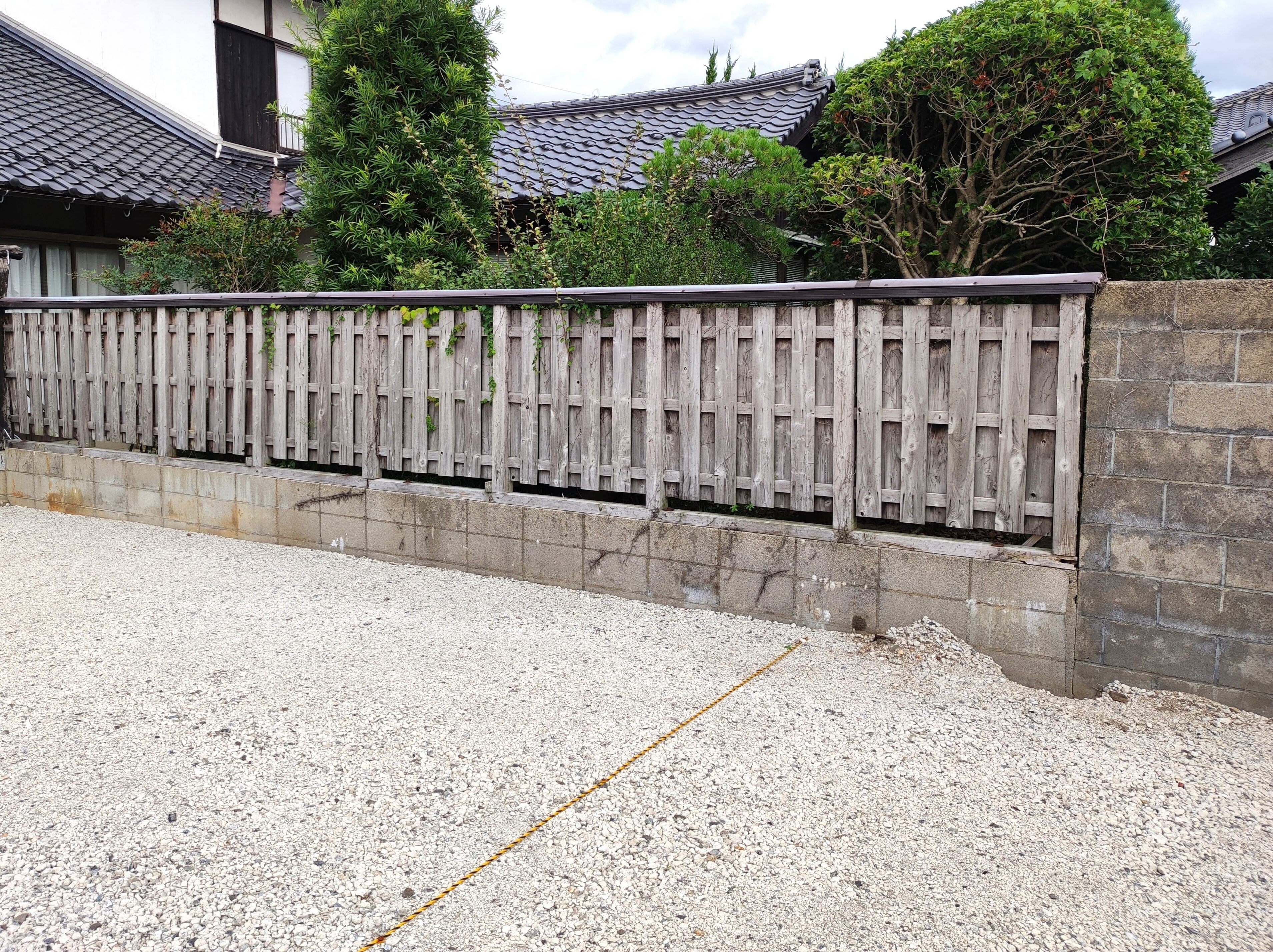 出雲市 外構リフォーム 倒壊の危険がある老朽化した木製フェンス