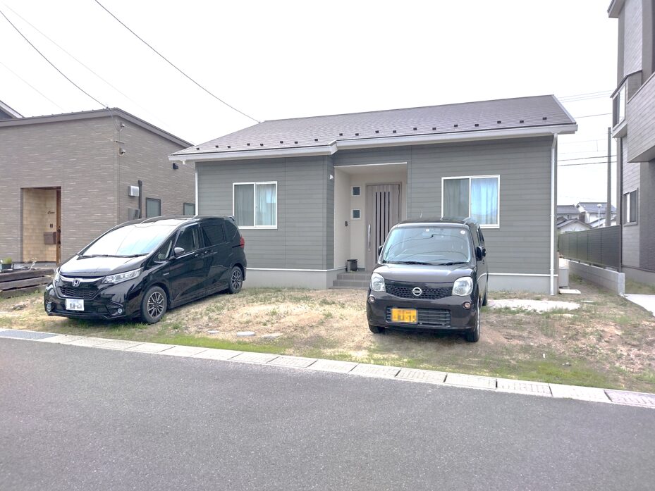 出雲市 外構リフォーム 施工前の庭と駐車場の写真